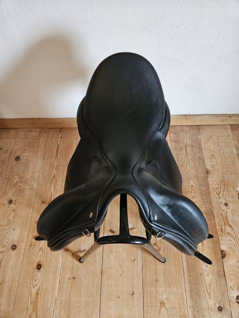 Sella da dressage Childeric  18" - 2023