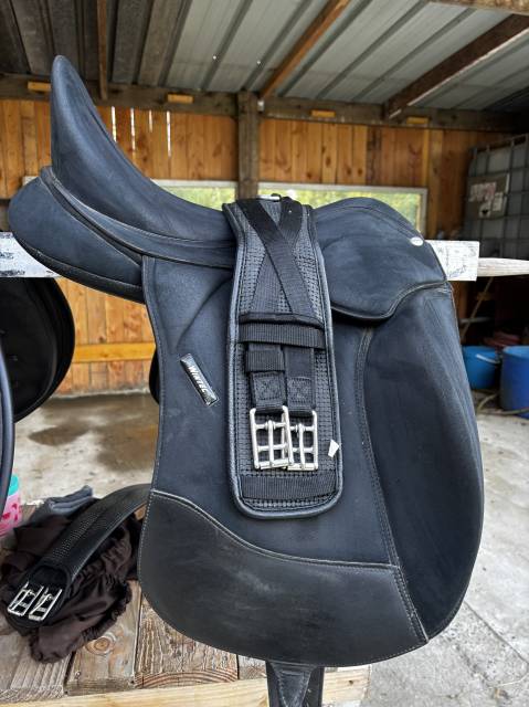 Sella da dressage Wintec  17" - 2018