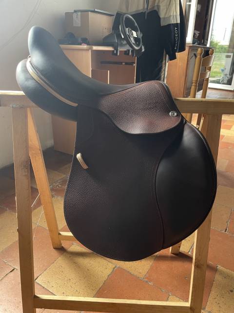 Sella da salto ostacoli CWD  17" - 2023