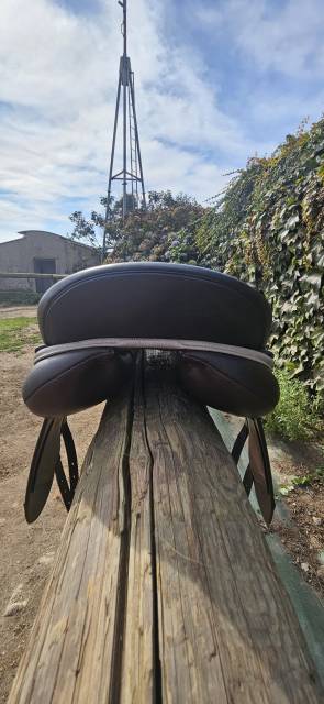 Sella da dressage Ikonic  17.5" - 2024