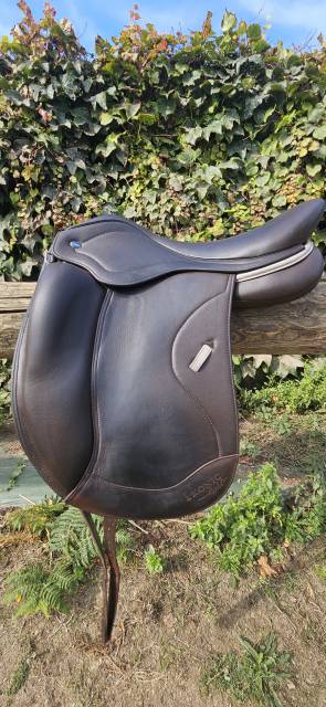Sella da dressage Ikonic  17.5" - 2024