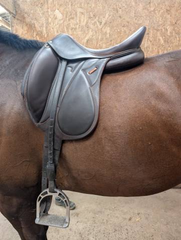 Sella da dressage Devoucoux  18" - 2016