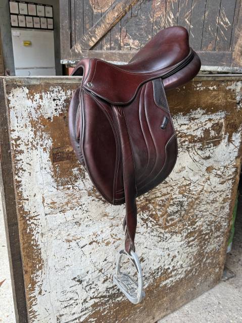 Sella da salto ostacoli CWD  18" - 2020