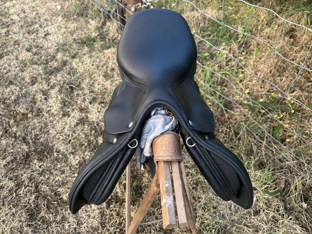 Sella da salto ostacoli Renaissance F2 17" - 2020