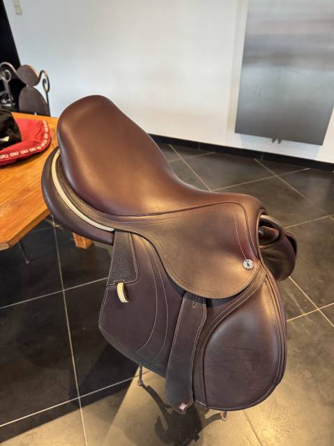 Sella da salto ostacoli CWD  17.5" - 2024