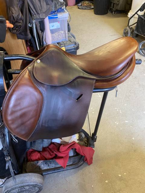 Sella da salto ostacoli Butet  17" - 2019