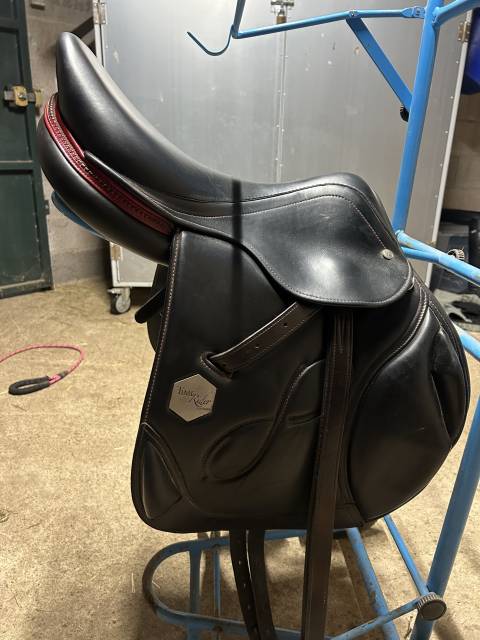 Sella da salto ostacoli Time Rider  17.5" - 2019