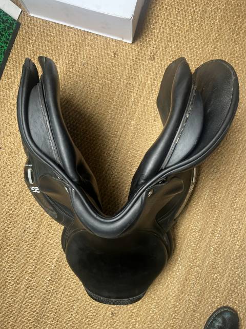 Sella da salto ostacoli CWD  17.5" - 2016