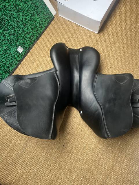 Sella da salto ostacoli CWD  17.5" - 2016