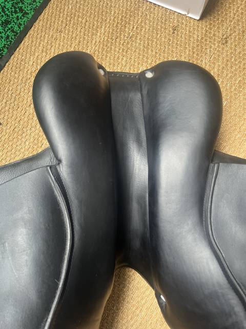 Sella da salto ostacoli CWD  17.5" - 2016