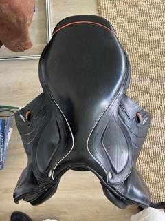 Sella da salto ostacoli CWD  17" - 2016