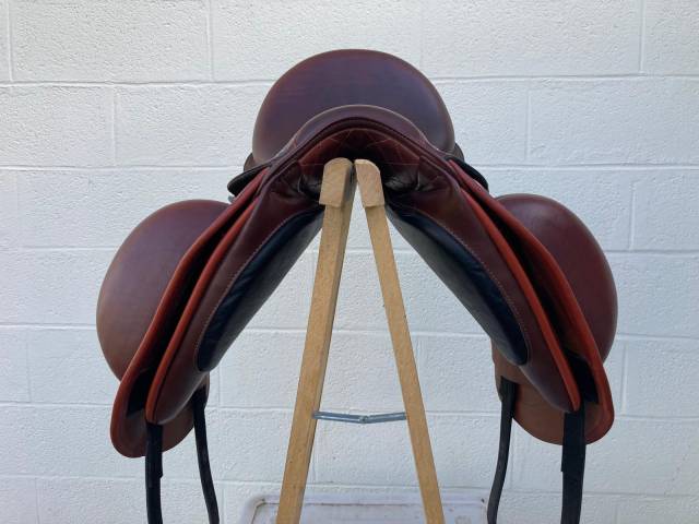 Sella da dressage   16.5" - 2023