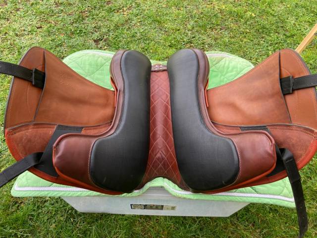 Sella da dressage   16.5" - 2023