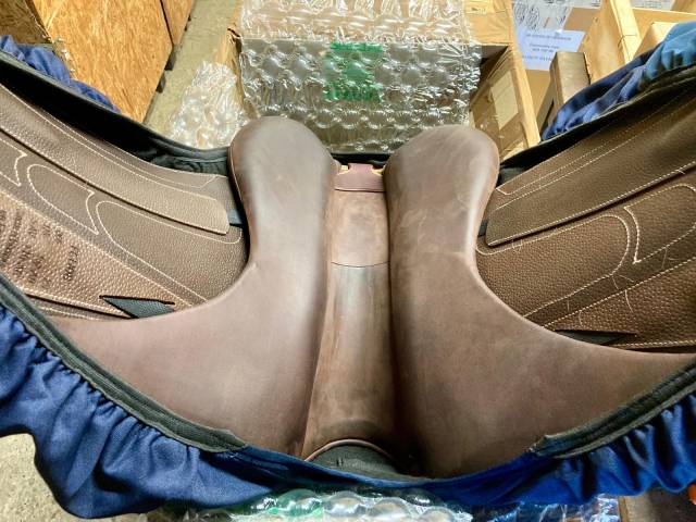 Sella da dressage Devoucoux  17.5" - 2023