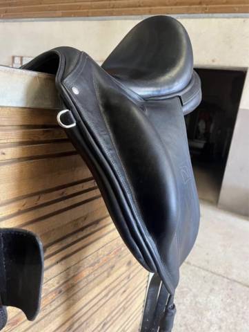 Sella da dressage Childeric  17.5" - 2023