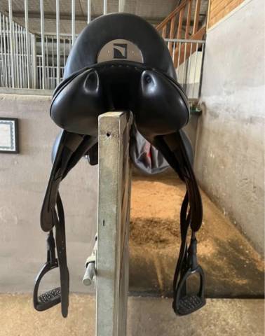 Sella da dressage Childeric  17.5" - 2023