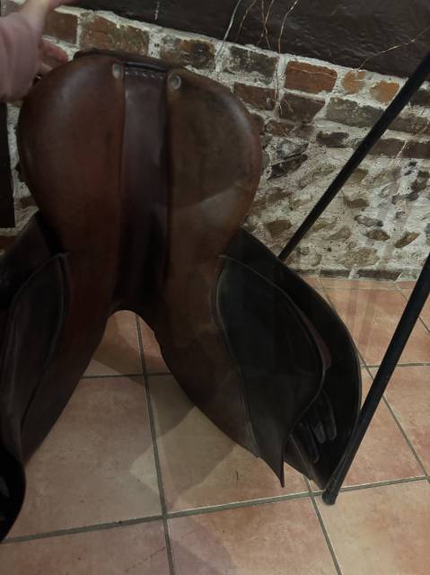 Sella da salto ostacoli CWD  17.5" - 2006