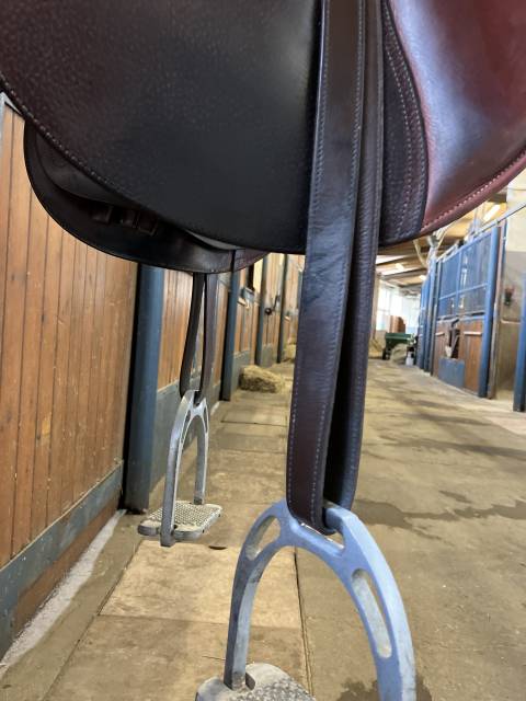 Sella da salto ostacoli CWD  17.5" - 2023