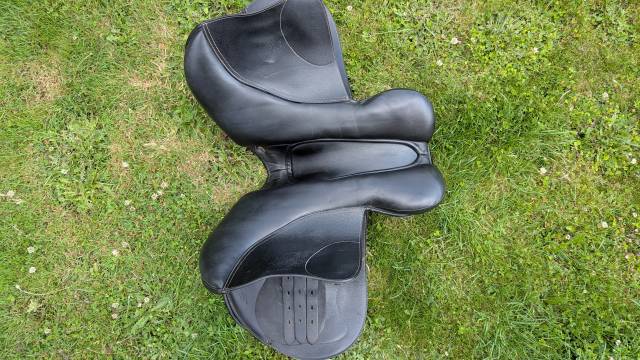 Sella da salto ostacoli Eric Thomas  17" - 2017