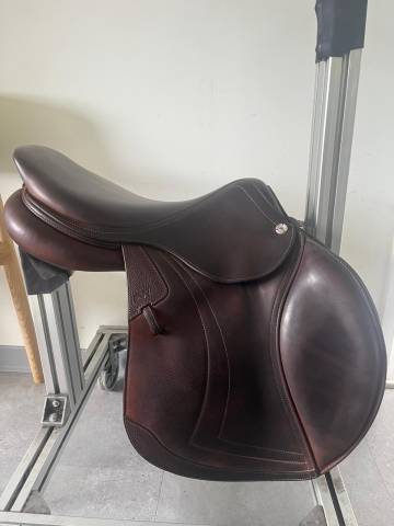 Sella da salto ostacoli CWD  17.5" - 2024
