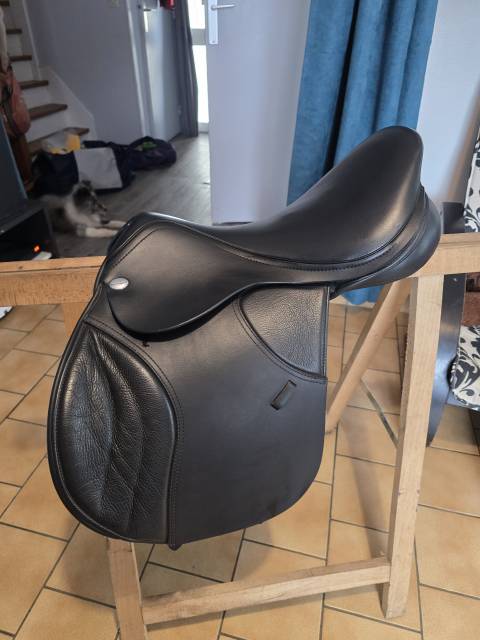 Sella da salto ostacoli Thorowgood   17.5" - 2020