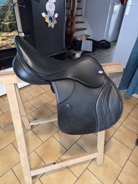 Sella da salto ostacoli Thorowgood   17.5" - 2020