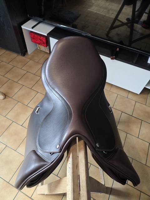 Sella da salto ostacoli Bates  17" - 2022