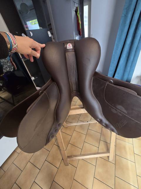 Sella da salto ostacoli Bates  17" - 2022