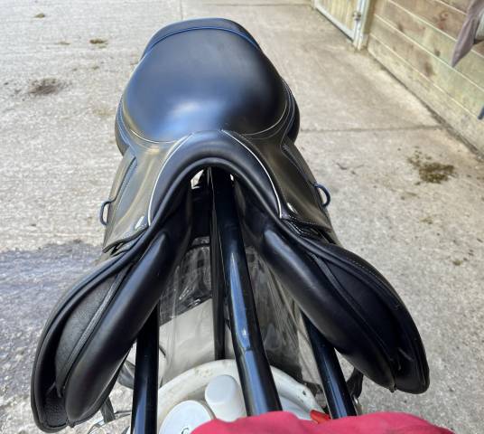 Sella da salto ostacoli CWD  17" - 2023