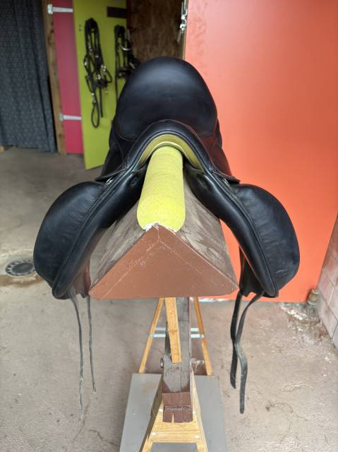 Sella da dressage Voltaire Design  17" - 2019