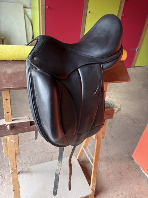 Sella da dressage Voltaire Design  17" - 2019