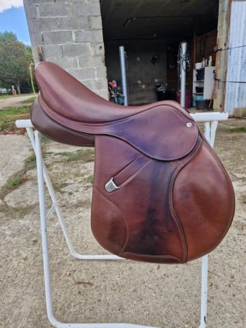 Sella da salto ostacoli Bates  17" - 2020