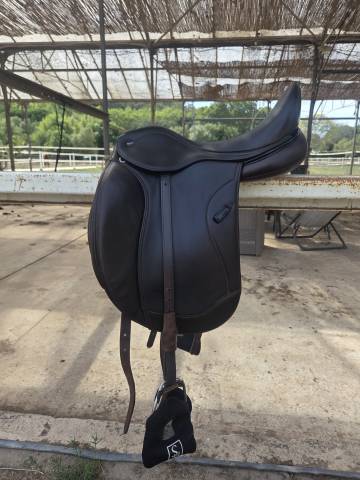 Sella da dressage Ikonic  18" - 2022
