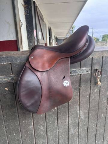 Sella da salto ostacoli Meyer  17.5" - 2023