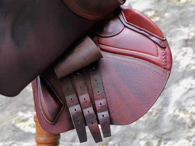 Sella da salto ostacoli CWD  17" - 2022