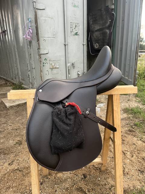 Sella sintetica Wintec  17" - 2025