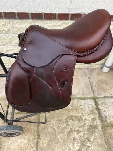 Sella da salto ostacoli Devoucoux  16.5" - 2022