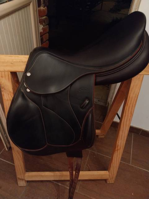 Sella da salto ostacoli Devoucoux  18" - 2019
