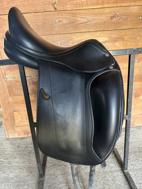 Sella da dressage Equipe  16" - 2022