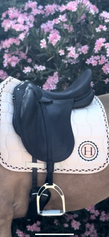 Sella da dressage Childeric  17" - 2025
