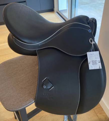 Sella da dressage Stubben  18" - 2024