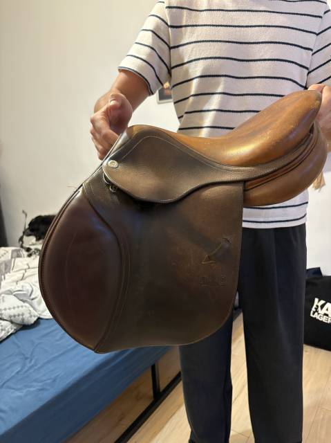 Sella da salto ostacoli CWD  15.5" - 2019