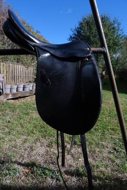 Sella da dressage  seltarn modèle Carmaux 17.5" - 1995