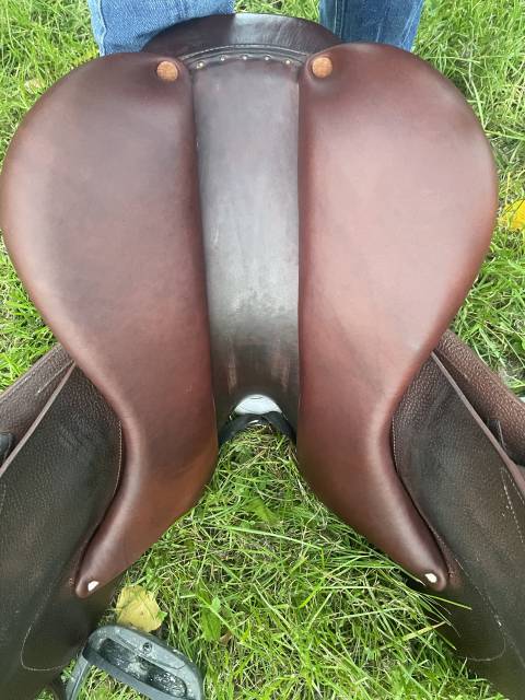 Sella da salto ostacoli Meyer  17" - 2018