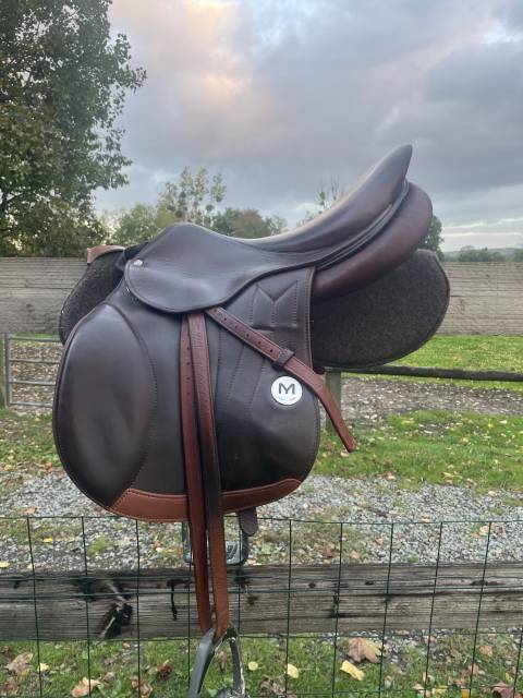 Sella da salto ostacoli Meyer  17" - 2018