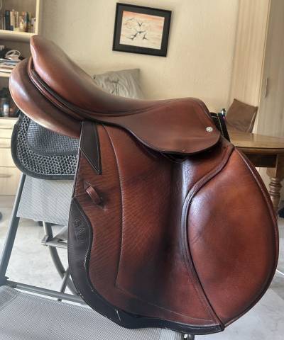 Sella da salto ostacoli CWD  18" - 2013