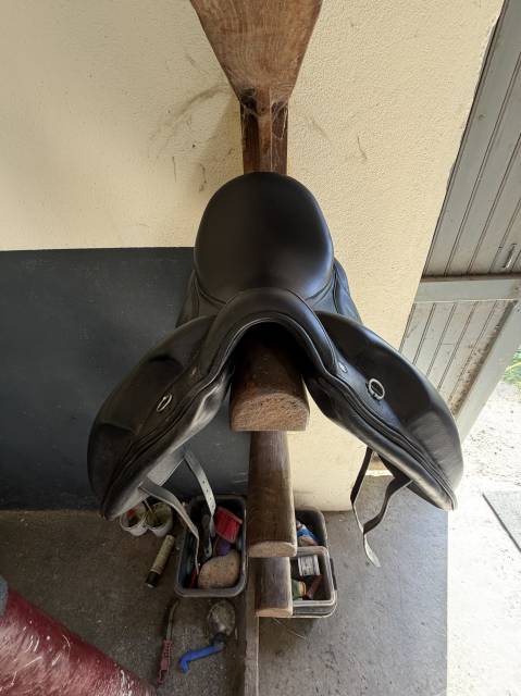 Sella da dressage Devoucoux  17.5" - 2024