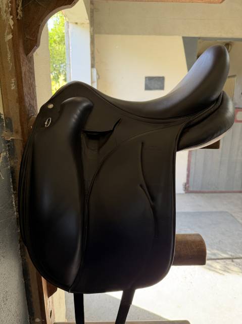 Sella da dressage Devoucoux  17.5" - 2024
