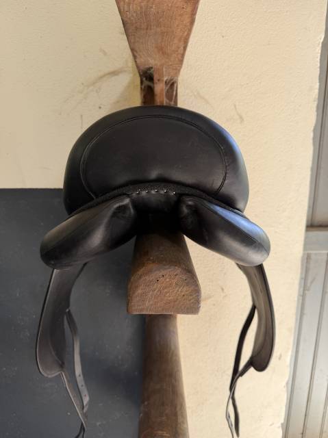 Sella da dressage Devoucoux  17.5" - 2024