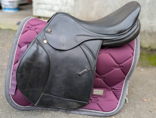 Sella da salto ostacoli Prestige Italia Meredith  17" - 2010